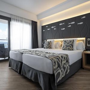 Zimmer mit Kingsize-Bett